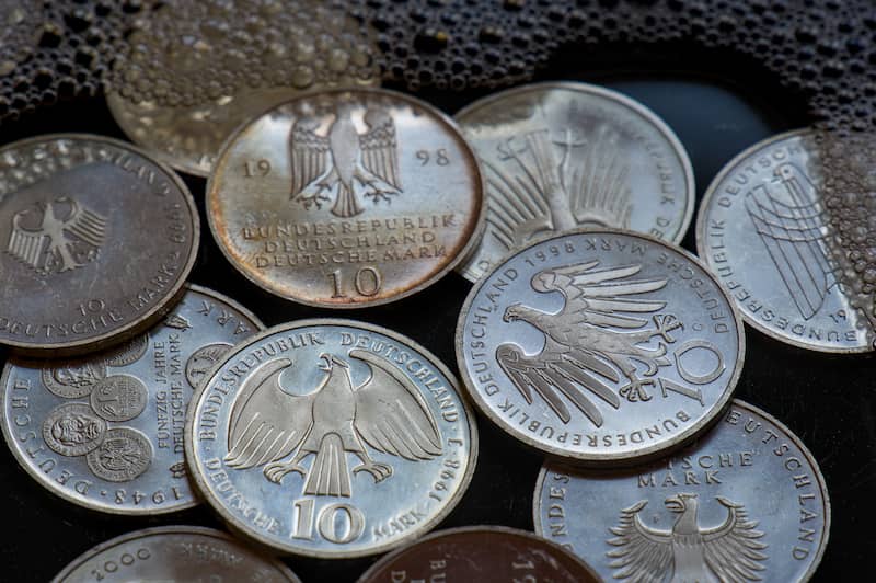 Photo de pièces argent en nettoyage