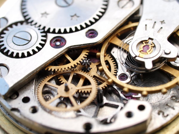 Que comprend la réparation d'une montre Festina