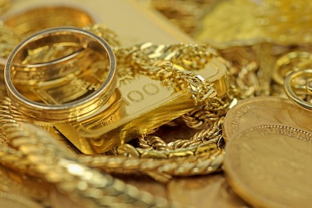golden bars and golden pieces zoom