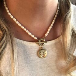 Colar em pérolas água doce e medalha oração _Ho'Oponopono_