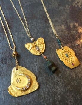 Collier médaille en or d'inspiration antiques