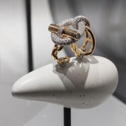 Hermès expose sa haute joaillerie dans sa boutique du Faubourg Saint-Honoré